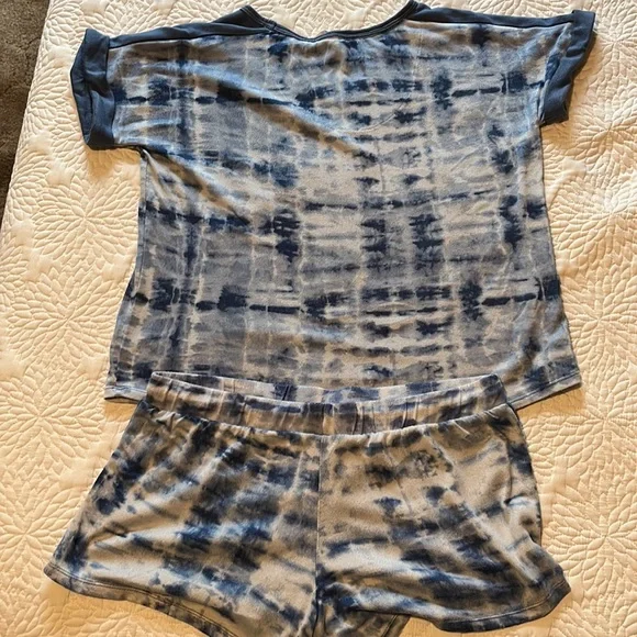 Lucky Brand Soft Terrycloth, Tie-dye PJs 💙🤍 - Picture 6 of 10
